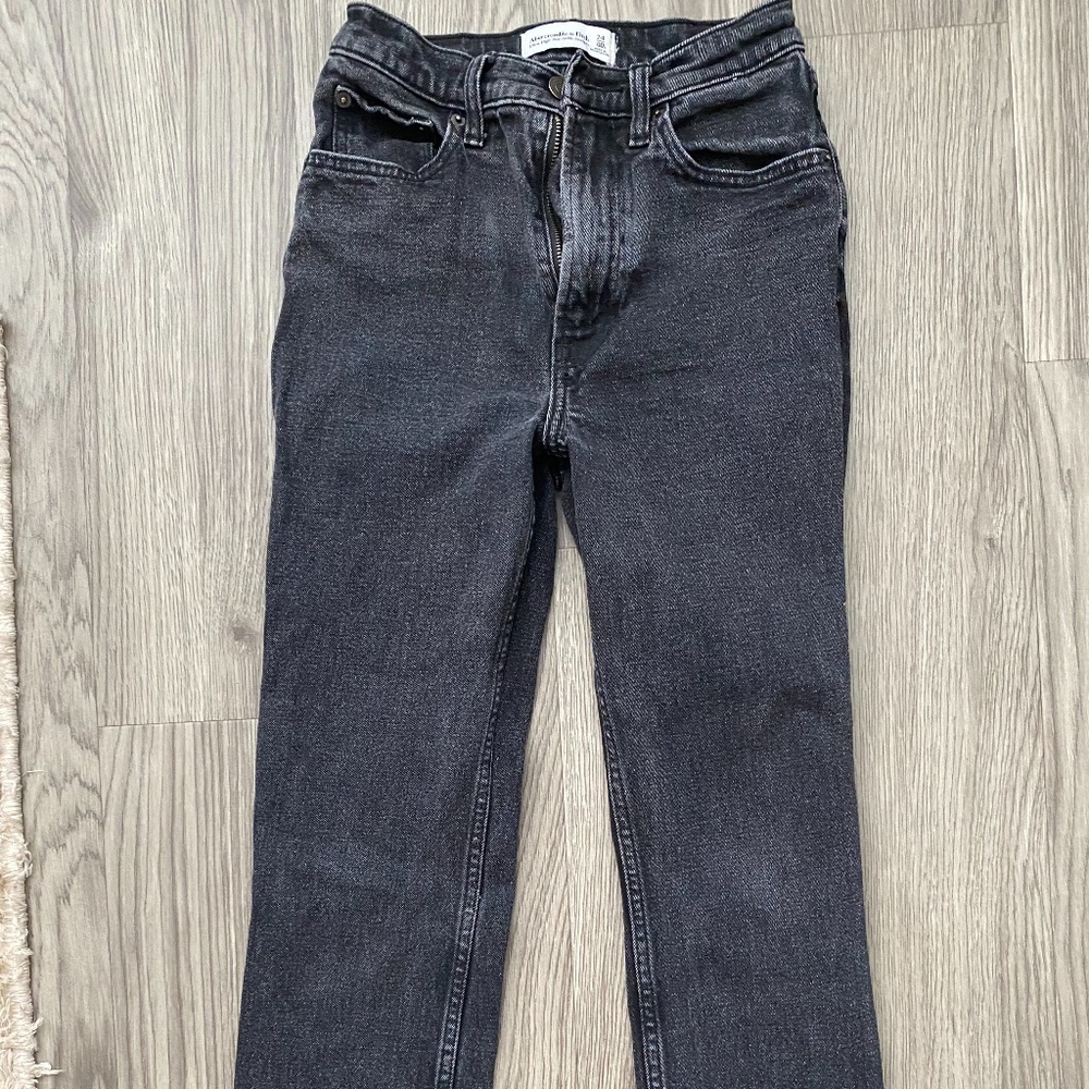 Abercrombie &Fitch Ultra High Rise Ankle Straight Jeans